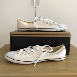 Cute thin sole women's converse